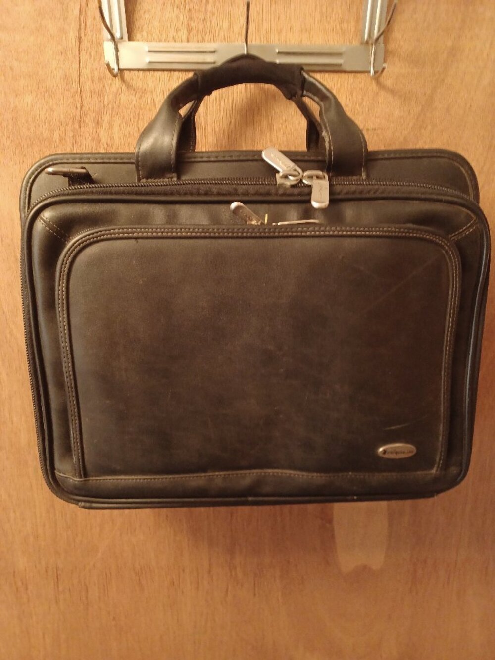 Targus Leather Not Book / Lap Top Case Black